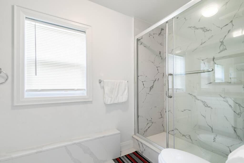 Modern House Newly Furnished 3 Mins Drive To Fall Niagara Falls Esterno foto